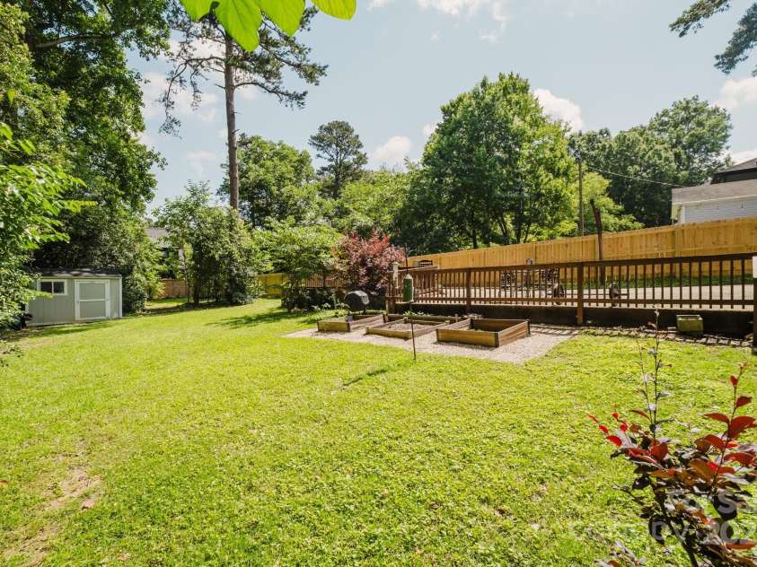 3307 Draper Avenue, Charlotte, NC 28205.  MLS# CAR4270035, YatesRealty ID 24273. 