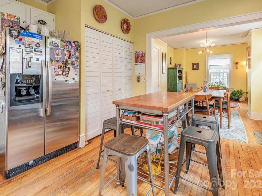 891 Hendersonville Road, Asheville, NC 28803.  MLS# CAR4250549, YatesRealty ID 24275. 