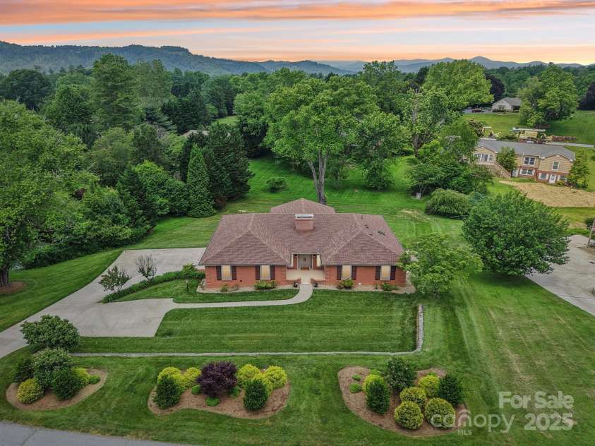 119 Hawthorn Drive, Hendersonville, NC 28791.  MLS# CAR4260903, YatesRealty ID 24278. 