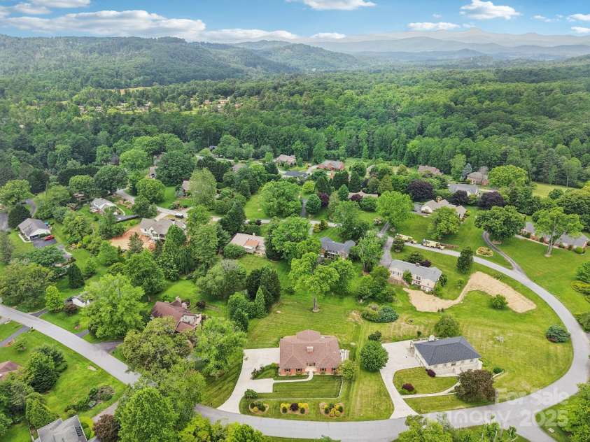 119 Hawthorn Drive, Hendersonville, NC 28791.  MLS# CAR4260903, YatesRealty ID 24278. 