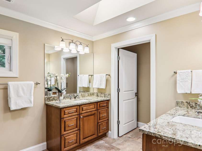 119 Hawthorn Drive, Hendersonville, NC 28791.  MLS# CAR4260903, YatesRealty ID 24278. Dual Vanaties