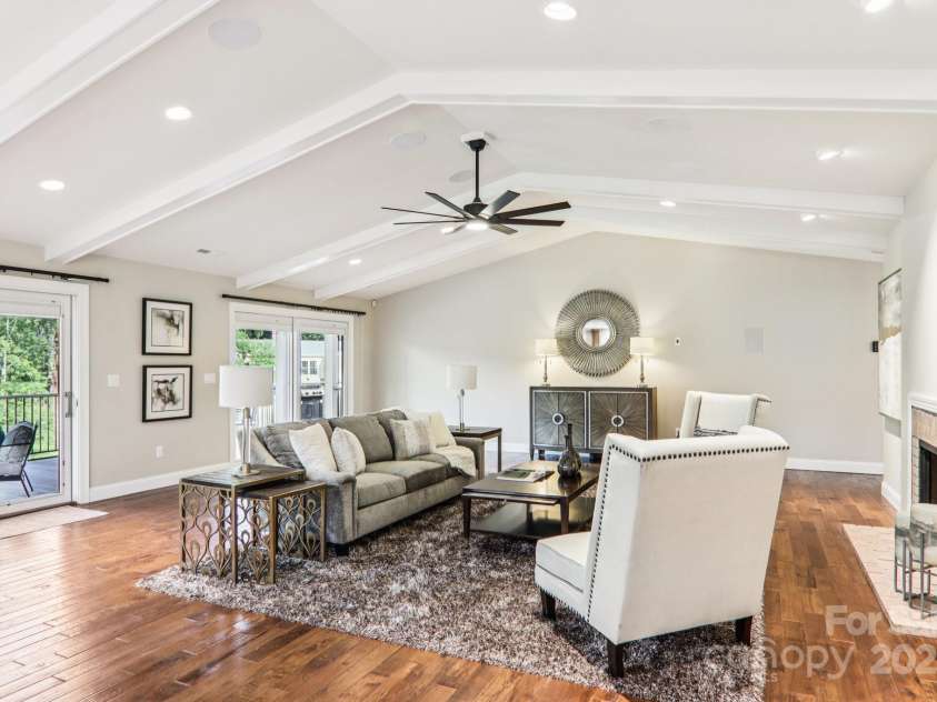 119 Hawthorn Drive, Hendersonville, NC 28791.  MLS# CAR4260903, YatesRealty ID 24278. Living Room