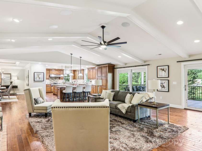 119 Hawthorn Drive, Hendersonville, NC 28791.  MLS# CAR4260903, YatesRealty ID 24278. Open floor plan