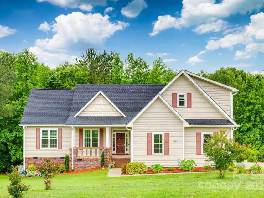 2050 Sunswept Lane, York, SC 29745.  MLS# CAR4228977, YatesRealty ID 24279. 