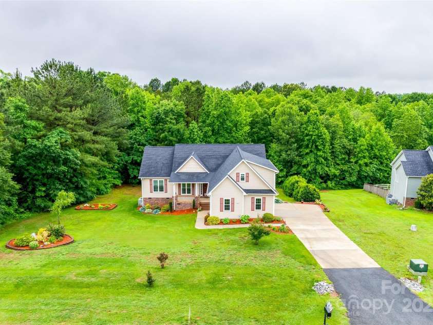 2050 Sunswept Lane, York, SC 29745.  MLS# CAR4228977, YatesRealty ID 24279. 