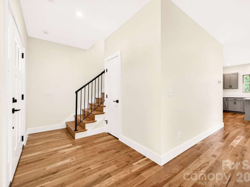 76 Jonestown Road, Asheville, NC 28804.  MLS# CAR4381516, YatesRealty ID 24279. 