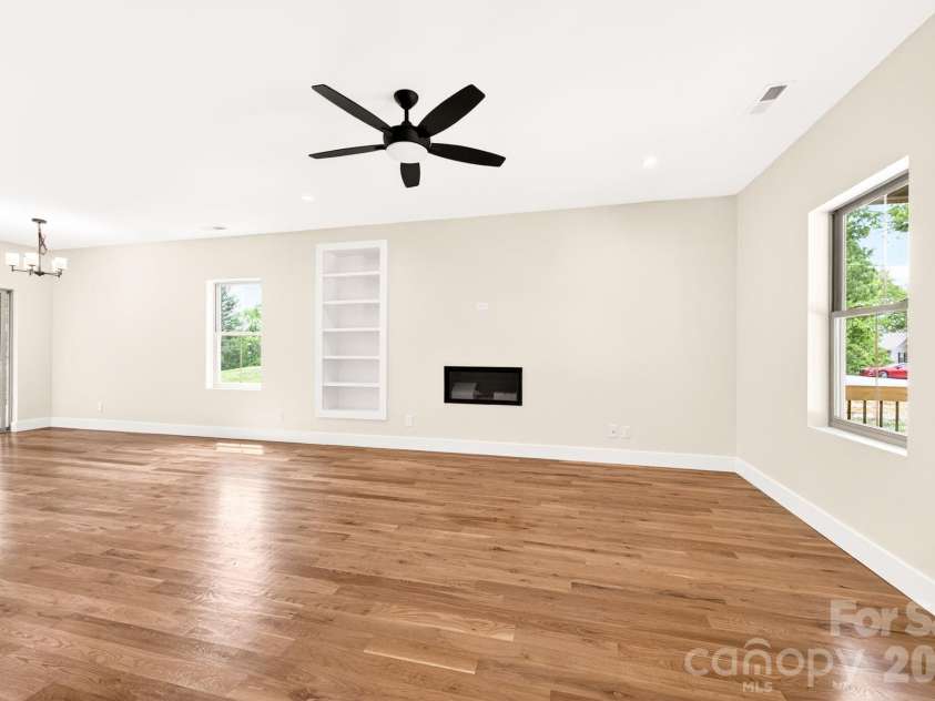 76 Jonestown Road, Asheville, NC 28804.  MLS# CAR4381516, YatesRealty ID 24279. 