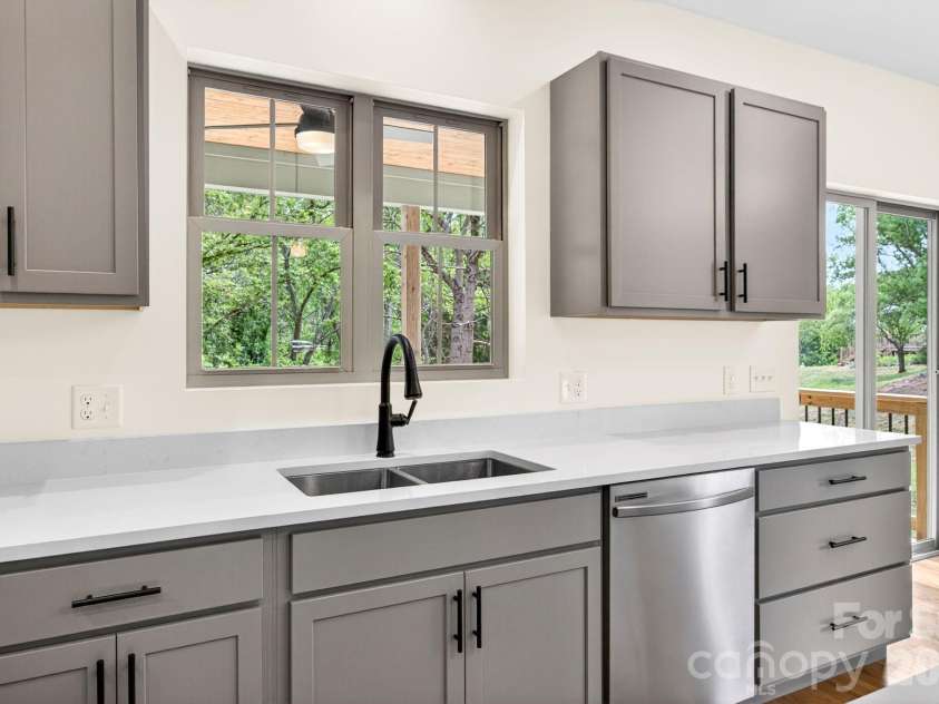 76 Jonestown Road, Asheville, NC 28804.  MLS# CAR4381516, YatesRealty ID 24279. 