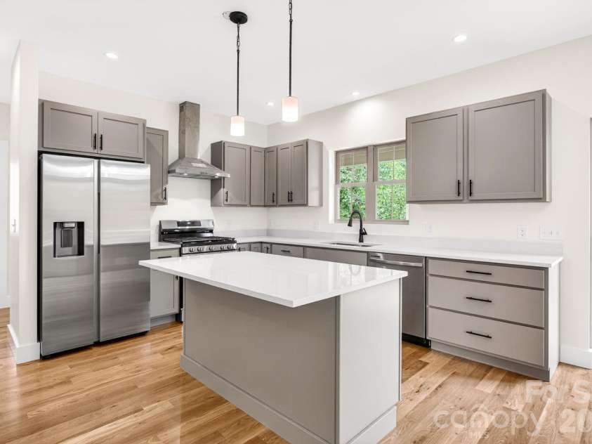 76 Jonestown Road, Asheville, NC 28804.  MLS# CAR4381516, YatesRealty ID 24279. 
