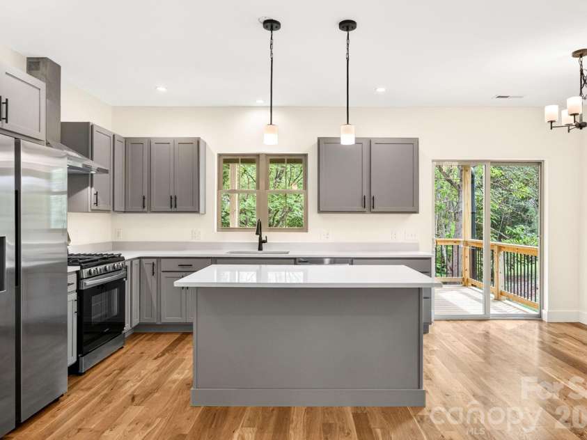 76 Jonestown Road, Asheville, NC 28804.  MLS# CAR4381516, YatesRealty ID 24279. 