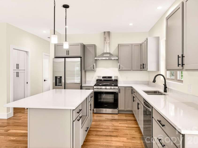76 Jonestown Road, Asheville, NC 28804.  MLS# CAR4381516, YatesRealty ID 24279. 