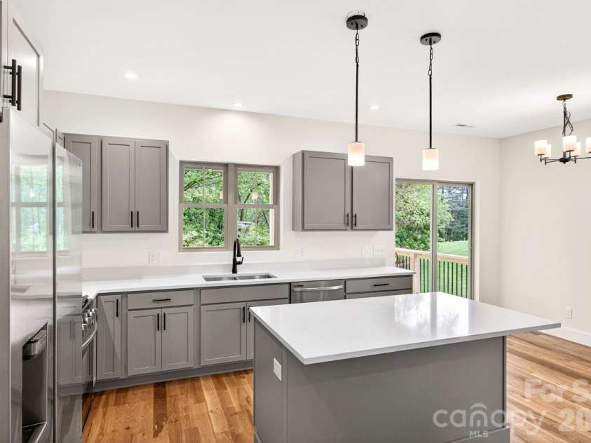 76 Jonestown Road, Asheville, NC 28804.  MLS# CAR4381516, YatesRealty ID 24279. 