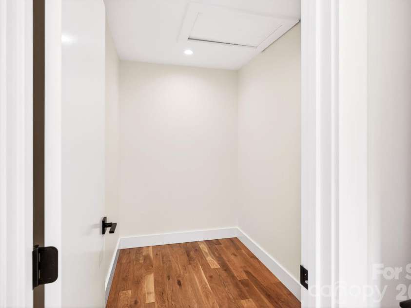 76 Jonestown Road, Asheville, NC 28804.  MLS# CAR4381516, YatesRealty ID 24279. 
