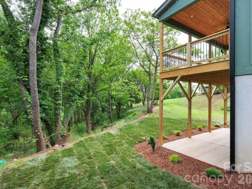 76 Jonestown Road, Asheville, NC 28804.  MLS# CAR4381516, YatesRealty ID 24279. 