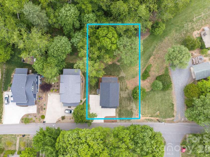76 Jonestown Road, Asheville, NC 28804.  MLS# CAR4381516, YatesRealty ID 24279. 