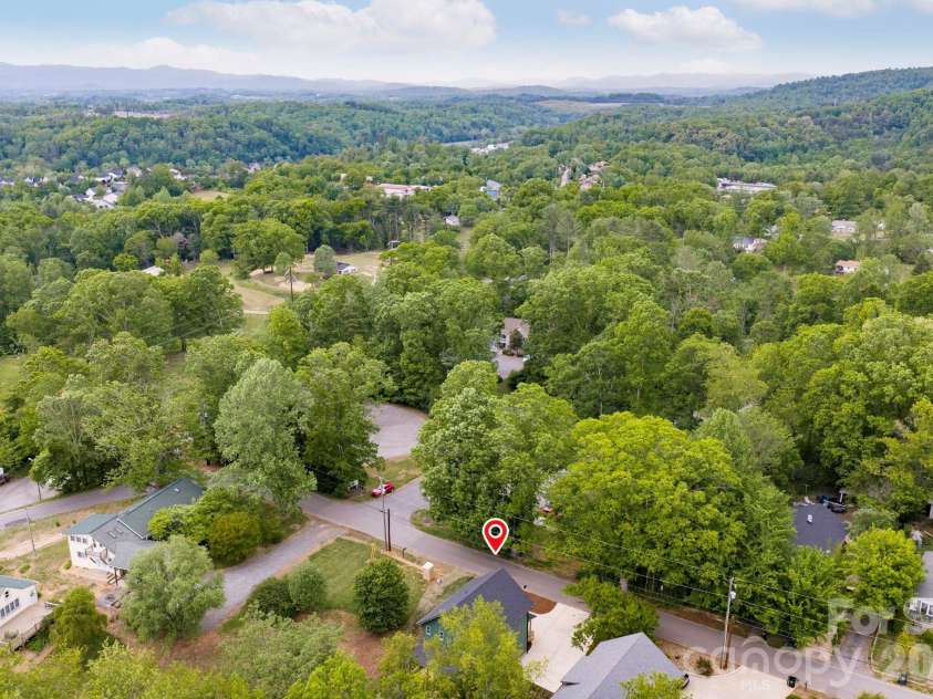 76 Jonestown Road, Asheville, NC 28804.  MLS# CAR4381516, YatesRealty ID 24279. 