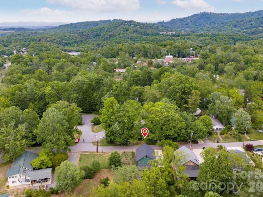 76 Jonestown Road, Asheville, NC 28804.  MLS# CAR4381516, YatesRealty ID 24279. 