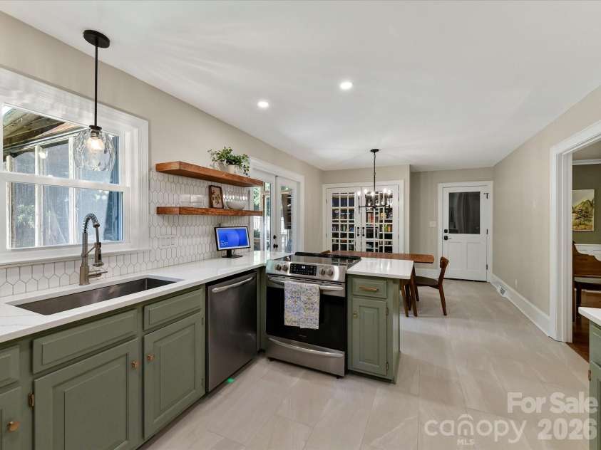 9912 Hanover Hollow Drive, Charlotte, NC 28210.  MLS# CAR4380529, YatesRealty ID 24283.  
