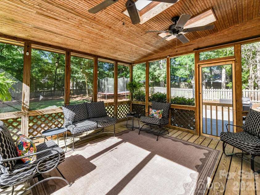 9912 Hanover Hollow Drive, Charlotte, NC 28210.  MLS# CAR4380529, YatesRealty ID 24283. 