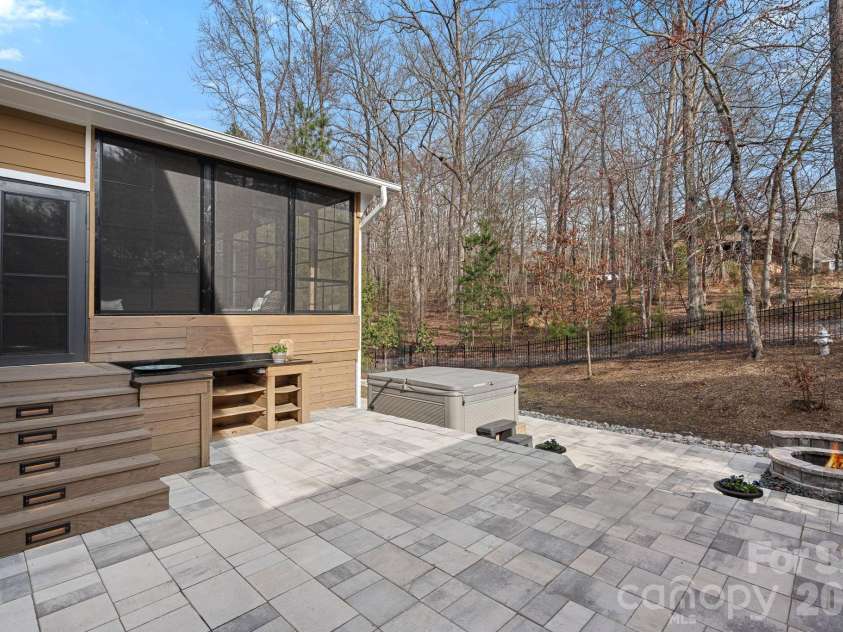 9927 Daufuskie Drive, Charlotte, NC 28278.  MLS# CAR4350655, YatesRealty ID 24285. 