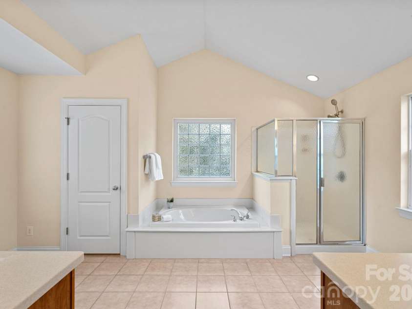 9927 Daufuskie Drive, Charlotte, NC 28278.  MLS# CAR4350655, YatesRealty ID 24285. 