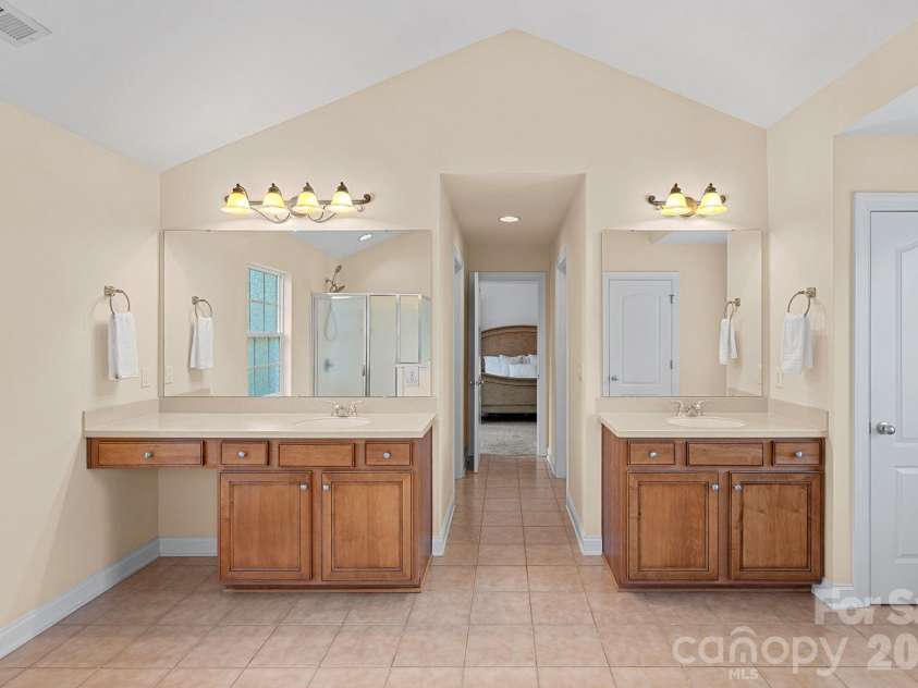 9927 Daufuskie Drive, Charlotte, NC 28278.  MLS# CAR4350655, YatesRealty ID 24285. 