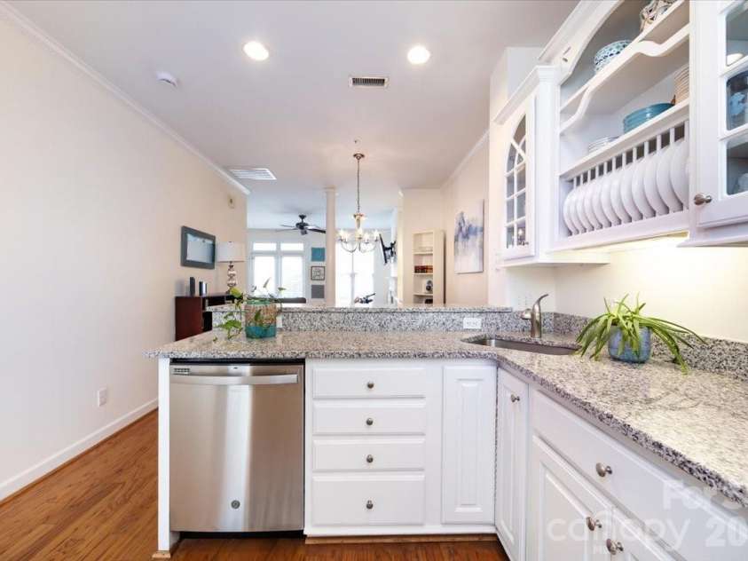3443 Slope Lane, Charlotte, NC 28209.  MLS# CAR4376974, YatesRealty ID 24286. 