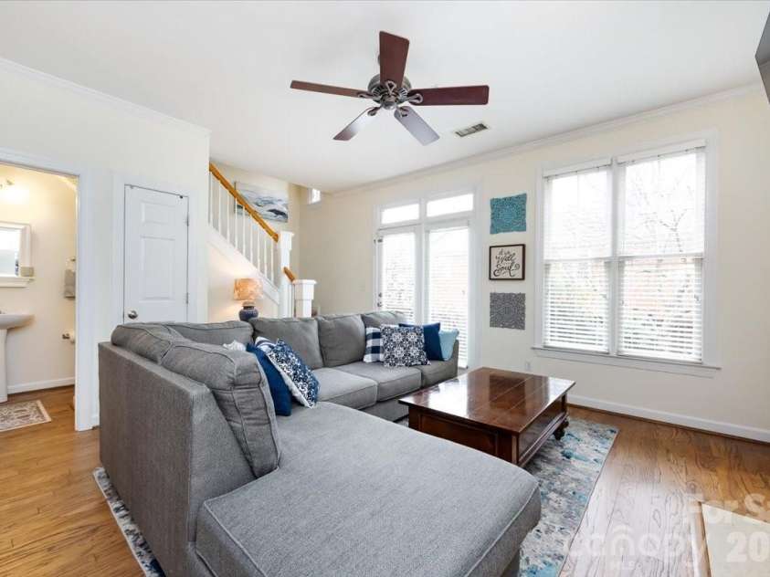 3443 Slope Lane, Charlotte, NC 28209.  MLS# CAR4376974, YatesRealty ID 24286. 