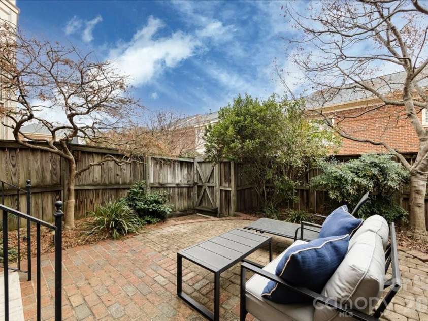 3443 Slope Lane, Charlotte, NC 28209.  MLS# CAR4376974, YatesRealty ID 24286. 