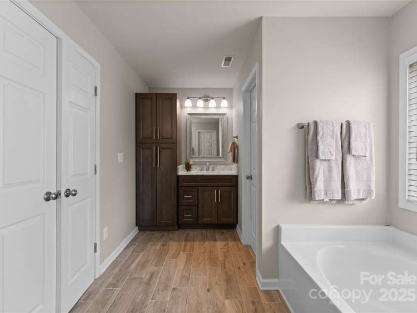 112 Steeplechase Avenue, Mooresville, NC 28117.  MLS# CAR4273207, YatesRealty ID 24287. Primary bathroom