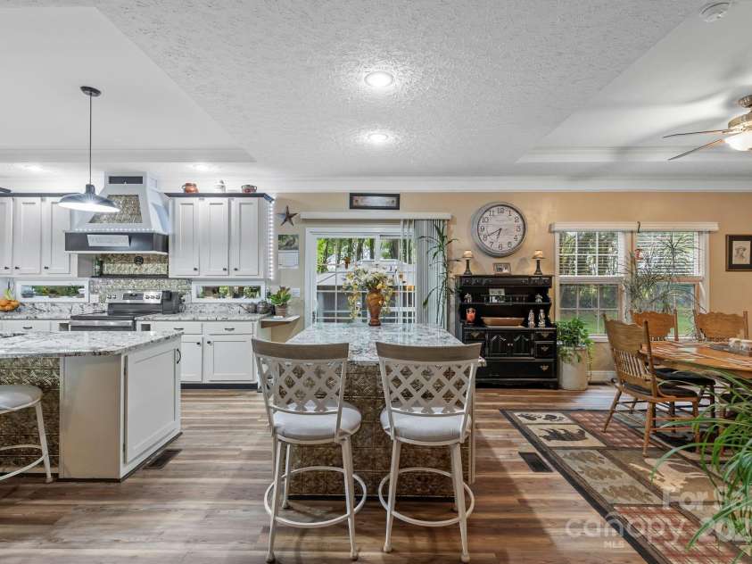 381 Old US 70 Hwy Highway, Black Mountain, NC 28711.  MLS# CAR4268513, YatesRealty ID 24288. 