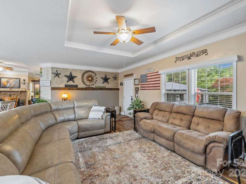 381 Old US 70 Hwy Highway, Black Mountain, NC 28711.  MLS# CAR4268513, YatesRealty ID 24288. 