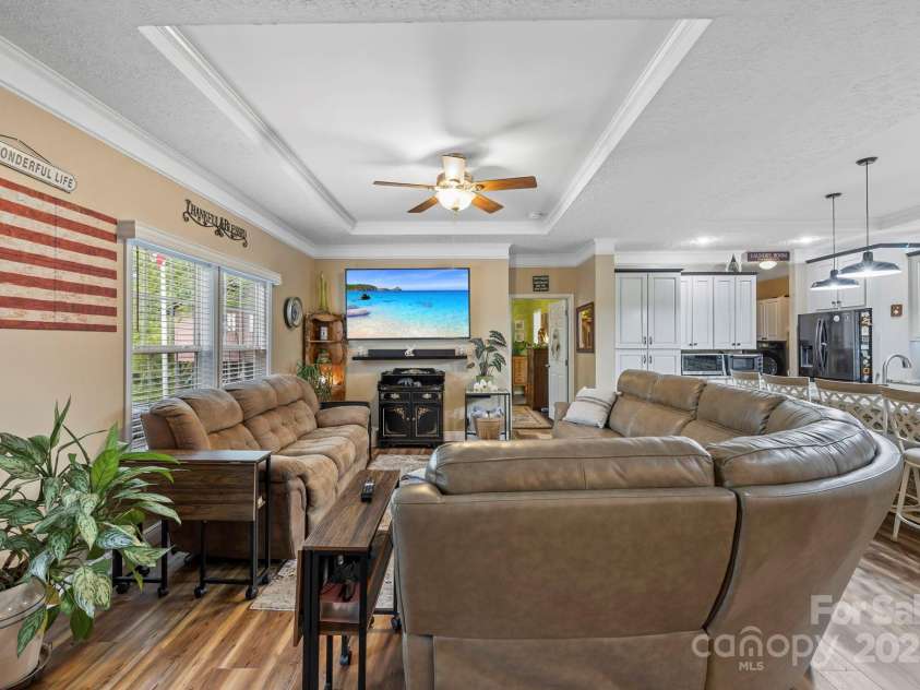 381 Old US 70 Hwy Highway, Black Mountain, NC 28711.  MLS# CAR4268513, YatesRealty ID 24288. 