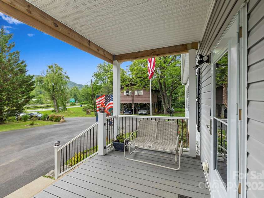 381 Old US 70 Hwy Highway, Black Mountain, NC 28711.  MLS# CAR4268513, YatesRealty ID 24288. 