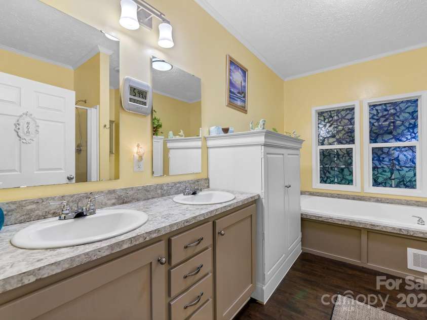 381 Old US 70 Hwy Highway, Black Mountain, NC 28711.  MLS# CAR4268513, YatesRealty ID 24288. 