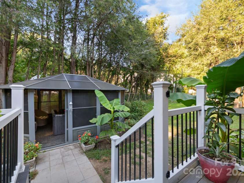 381 Old US 70 Hwy Highway, Black Mountain, NC 28711.  MLS# CAR4268513, YatesRealty ID 24288. 