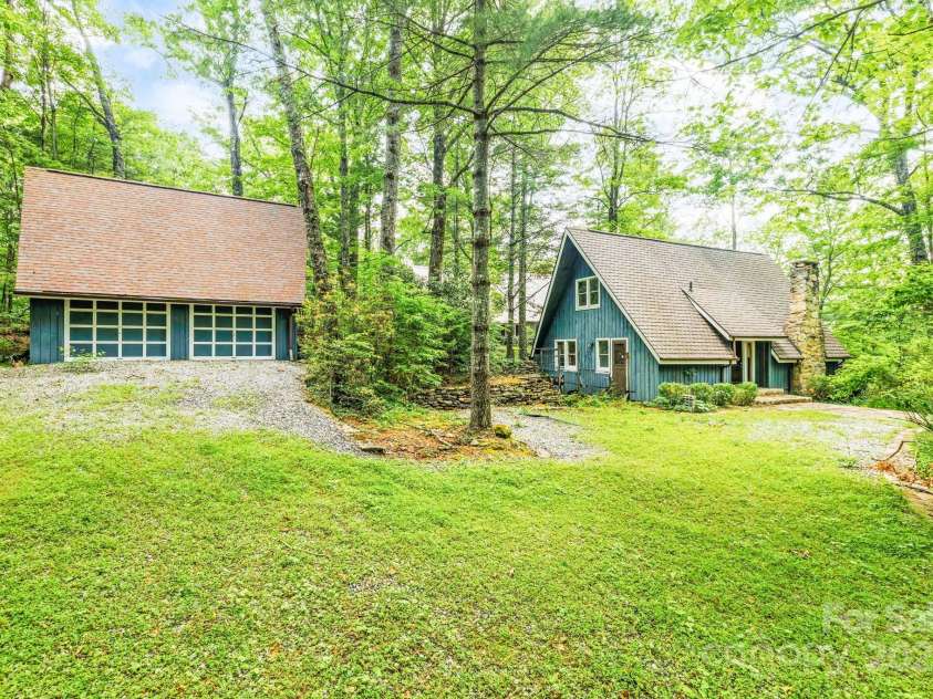 193 Falls View Drive, Lake Toxaway, NC 28747.  MLS# CAR4267831, YatesRealty ID 24289. 2 Bed, 2 Bath with Detached 2 Car Garage + Loft