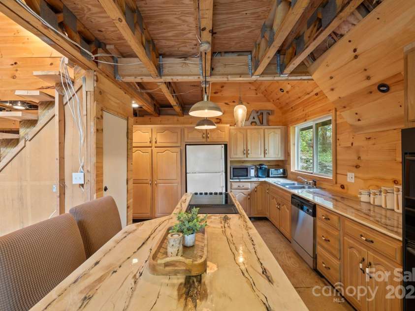 193 Falls View Drive, Lake Toxaway, NC 28747.  MLS# CAR4267831, YatesRealty ID 24289. 