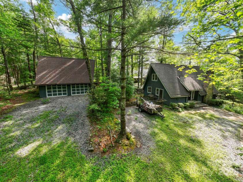 193 Falls View Drive, Lake Toxaway, NC 28747.  MLS# CAR4267831, YatesRealty ID 24289. Ample parking
