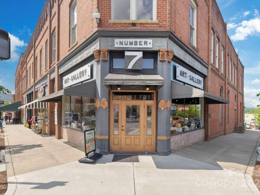 193 Falls View Drive, Lake Toxaway, NC 28747.  MLS# CAR4267831, YatesRealty ID 24289. Festivals, restaurants, and medical facilities in neighboring towns