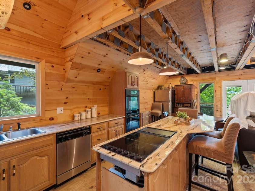 193 Falls View Drive, Lake Toxaway, NC 28747.  MLS# CAR4267831, YatesRealty ID 24289. Kitchen with center island