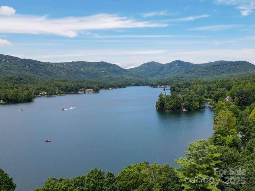 193 Falls View Drive, Lake Toxaway, NC 28747.  MLS# CAR4267831, YatesRealty ID 24289. Lake Toxaway - motorized boats allowed