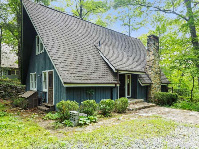 193 Falls View Drive, Lake Toxaway, NC 28747.  MLS# CAR4267831, YatesRealty ID 24289. Stone patio and entryway