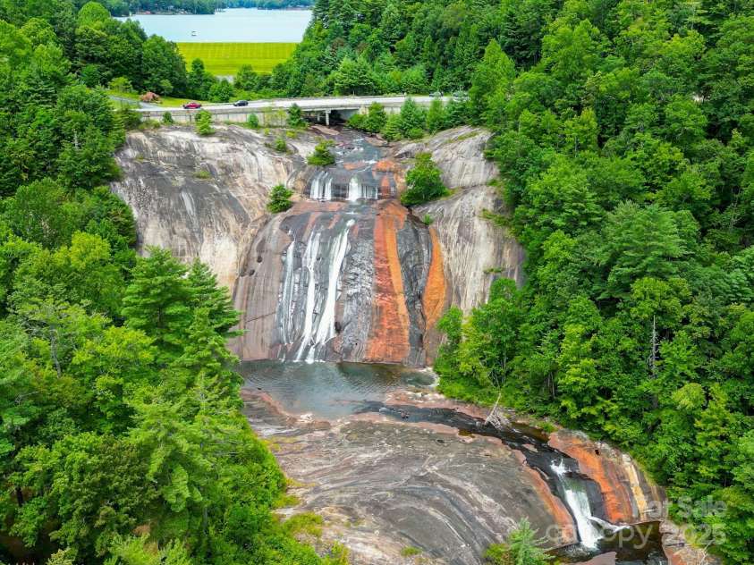 193 Falls View Drive, Lake Toxaway, NC 28747.  MLS# CAR4267831, YatesRealty ID 24289. Toxaway Falls