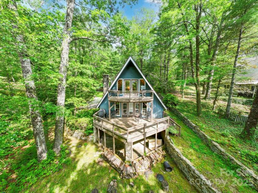 193 Falls View Drive, Lake Toxaway, NC 28747.  MLS# CAR4267831, YatesRealty ID 24289. Upper and main deck with walk out basement