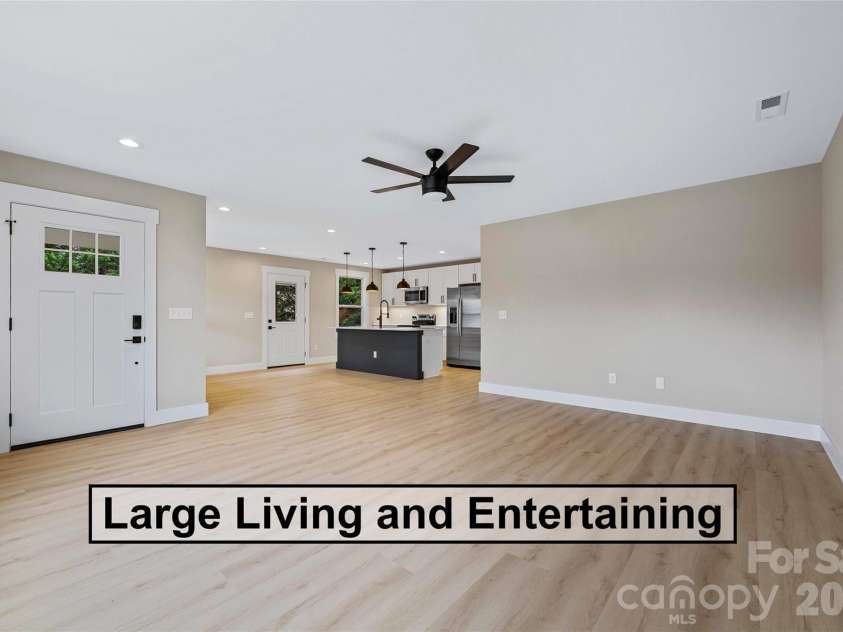 14 Knox Road, Black Mountain, NC 28711.  MLS# CAR4327313, YatesRealty ID 2429. 