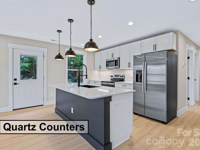 14 Knox Road, Black Mountain, NC 28711.  MLS# CAR4327313, YatesRealty ID 2429. 