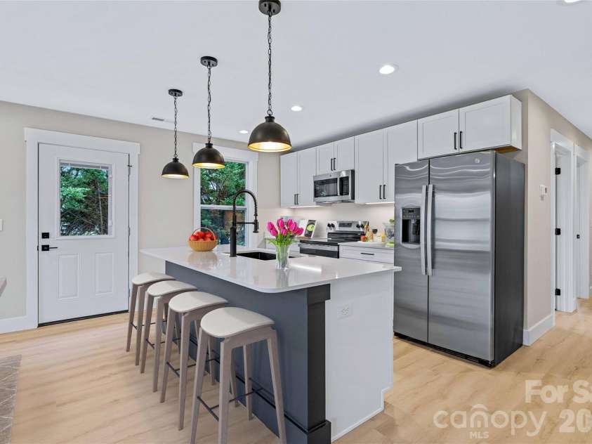 14 Knox Road, Black Mountain, NC 28711.  MLS# CAR4327313, YatesRealty ID 2429. 