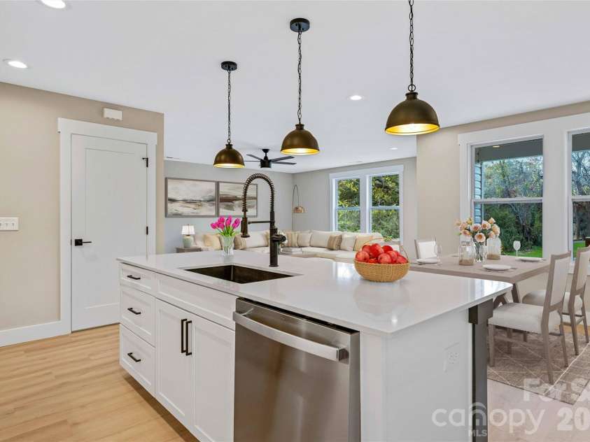 14 Knox Road, Black Mountain, NC 28711.  MLS# CAR4327313, YatesRealty ID 2429. 