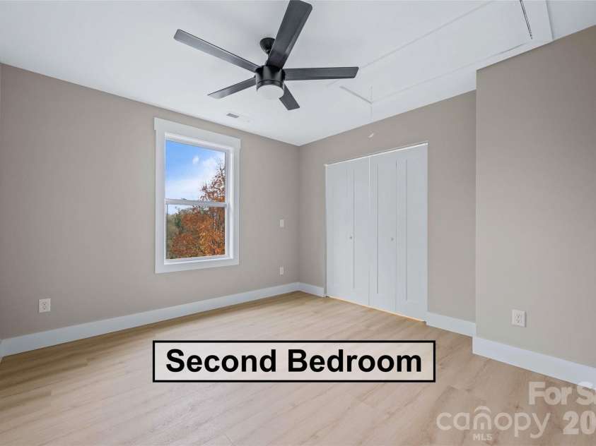 14 Knox Road, Black Mountain, NC 28711.  MLS# CAR4327313, YatesRealty ID 2429. 